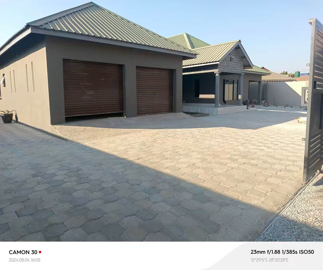 4 Bedroomed standalone house for rent in chalala off shantumbu Rd photo 3