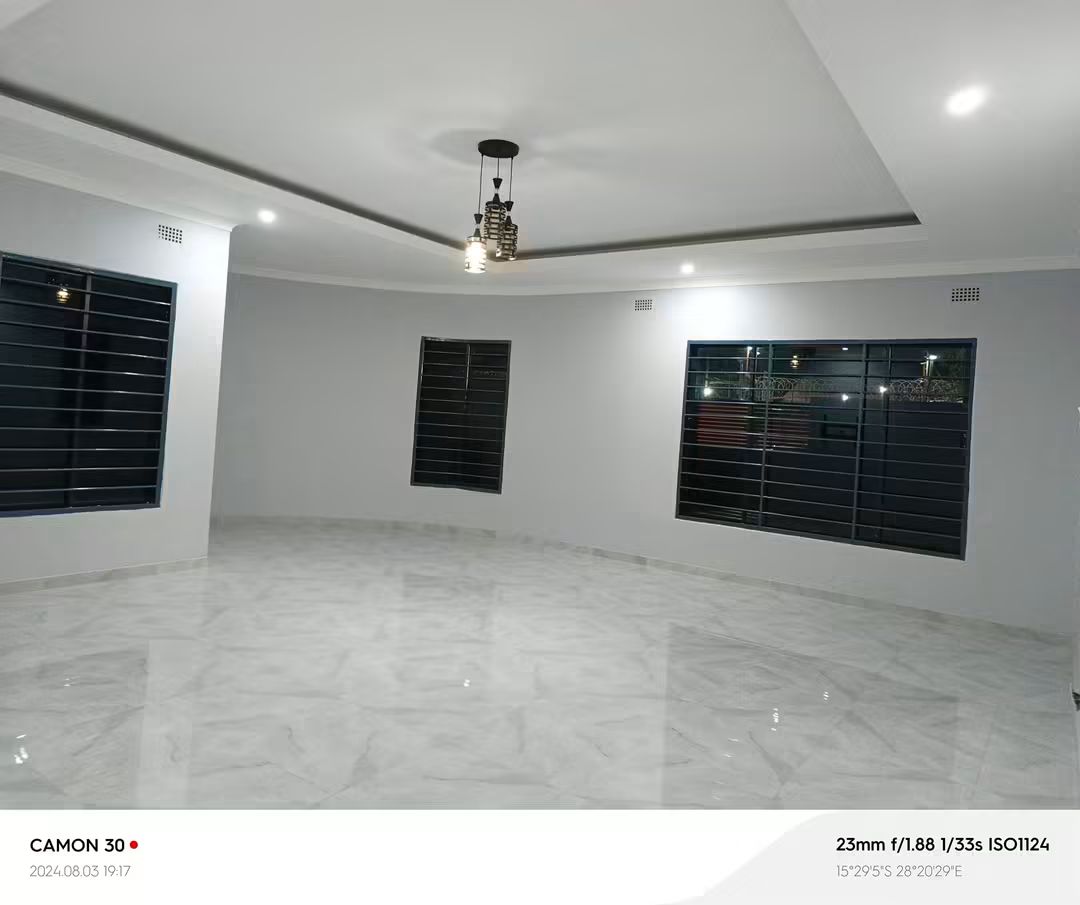 4 Bedroomed standalone house for rent in chalala off shantumbu Rd photo 4
