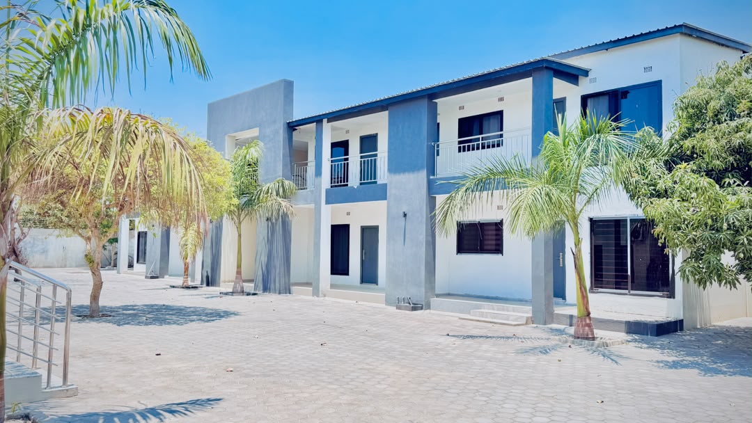 Complex of 12 flats for sale in silverest photo 6