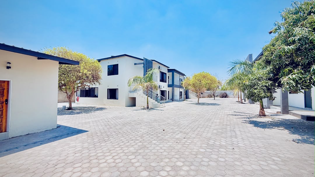 Complex of 12 flats for sale in silverest photo 7